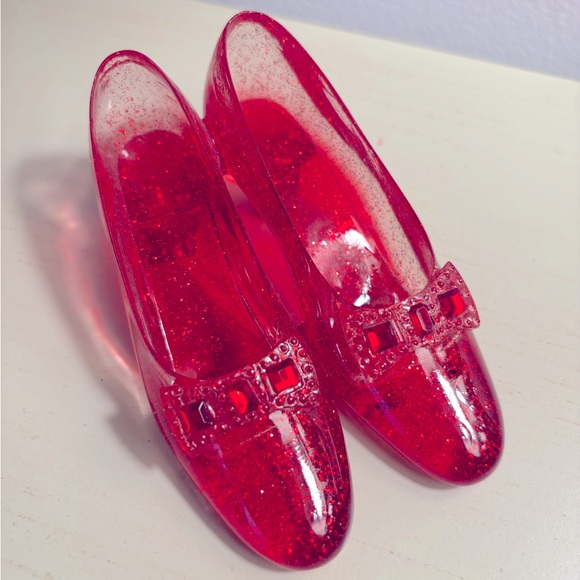Wizard of Oz Iconic Ruby Slippers Figurine - Picture 13 of 13